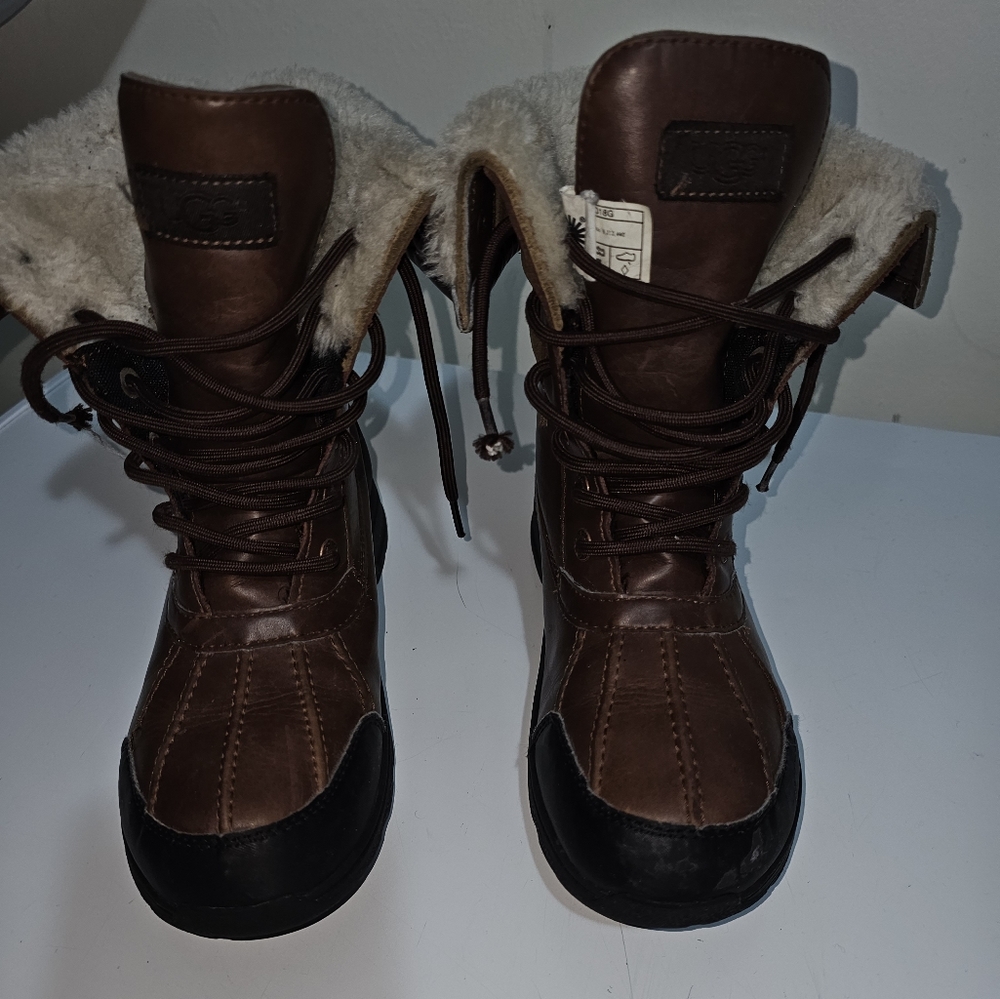 UGG boots  butte ll for kids Size 4